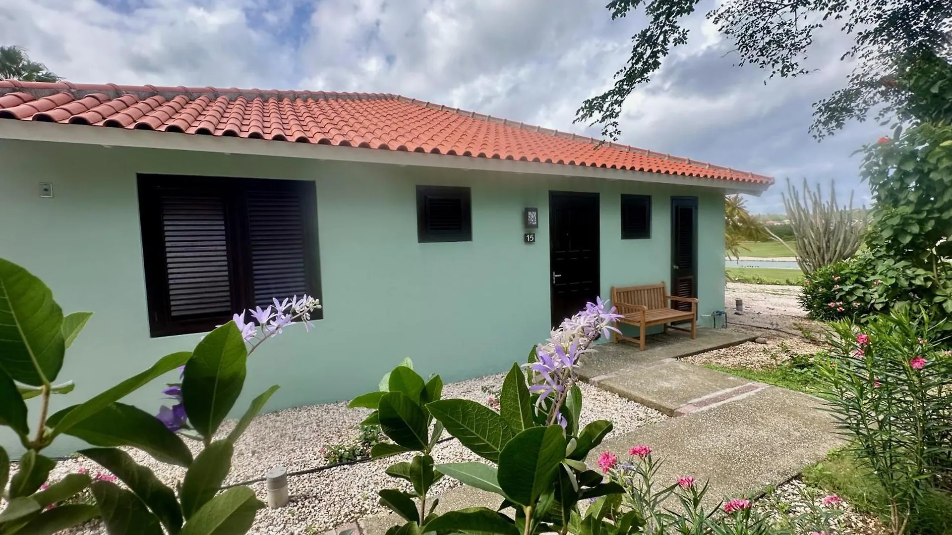 Blue Bay Beach Villas & Apartments קוראסאו