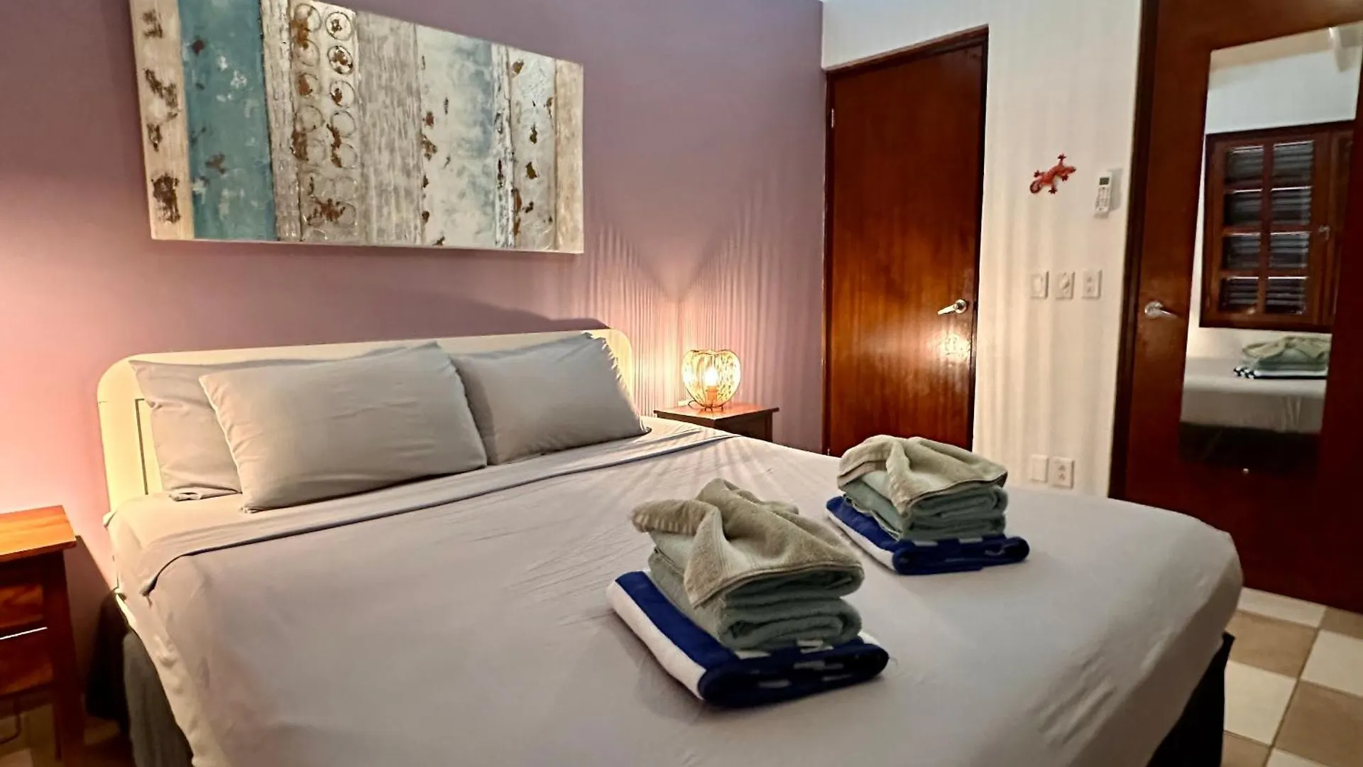 Blue Bay Beach Villas & Apartments קוראסאו