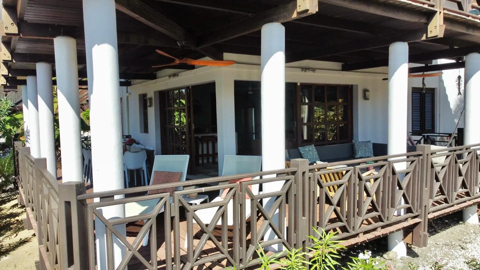 Blue Bay Beach Villas & Apartments קוראסאו